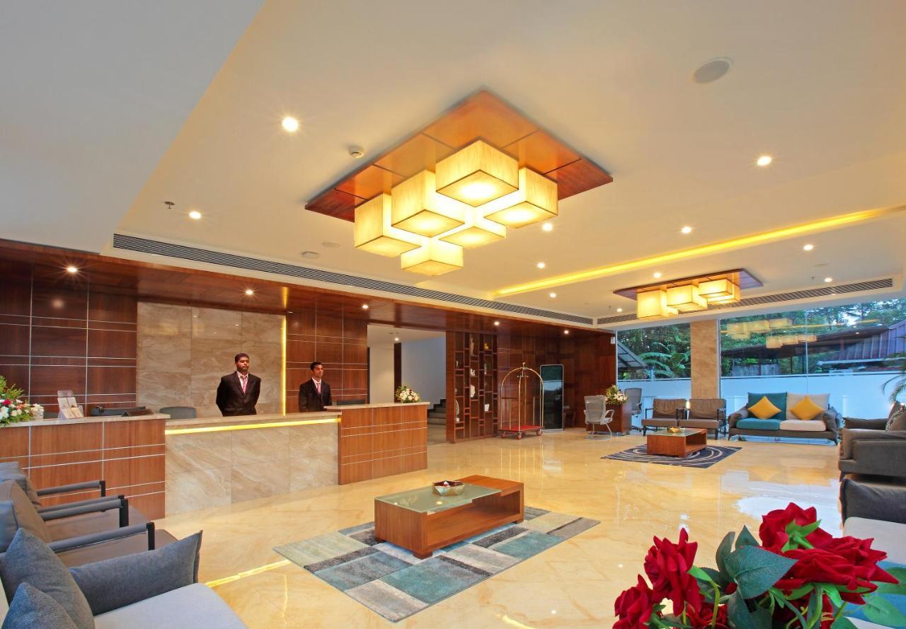 Hotel Ceasar Palace Thodupuzha Esterno foto