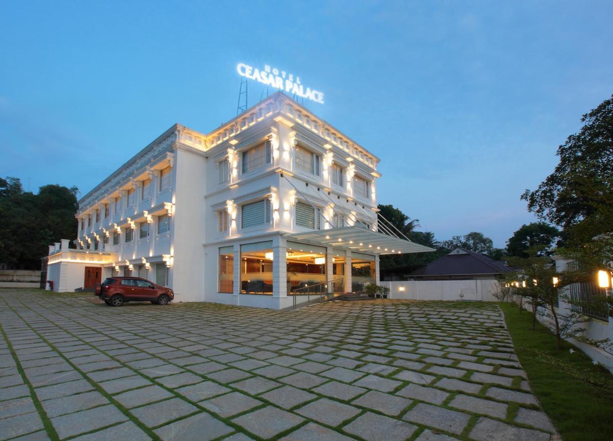 Hotel Ceasar Palace Thodupuzha Esterno foto