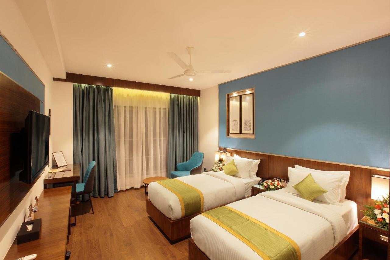 Hotel Ceasar Palace Thodupuzha Esterno foto