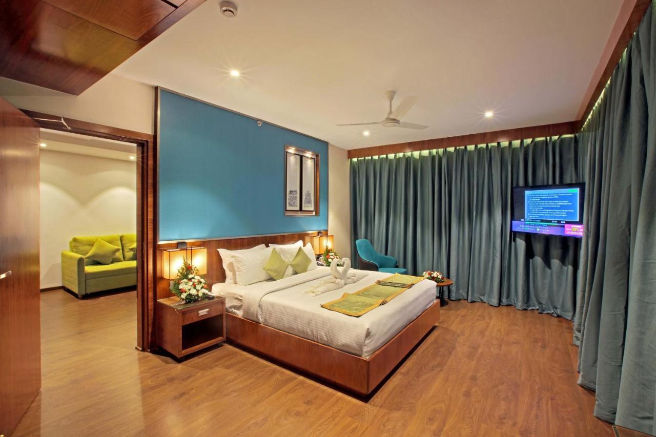 Hotel Ceasar Palace Thodupuzha Esterno foto
