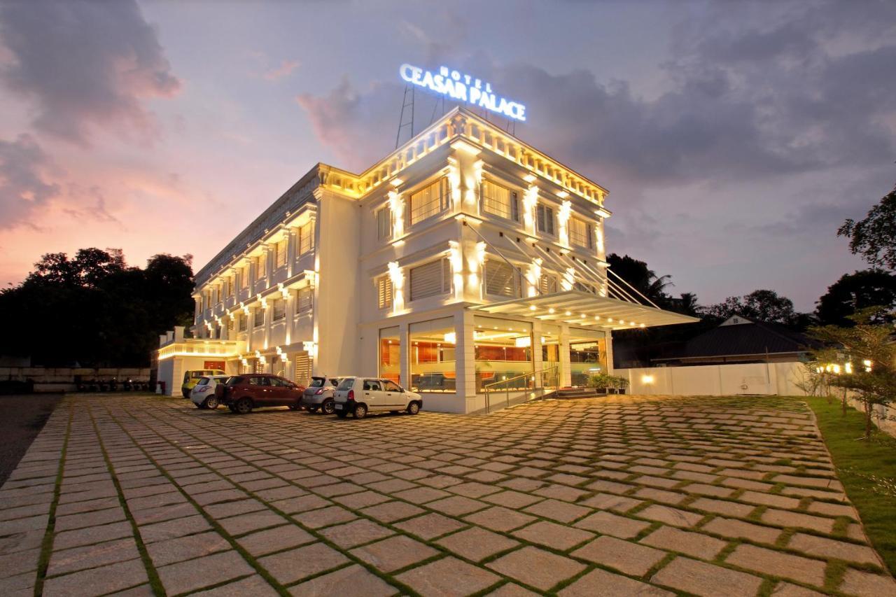 Hotel Ceasar Palace Thodupuzha Esterno foto